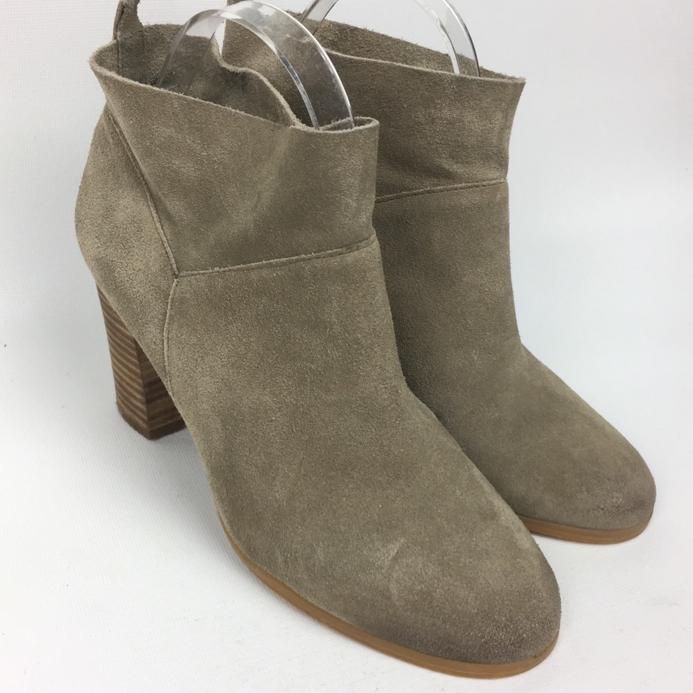 CROWN VINTAGE Sz 7M Suede Heeled Booties